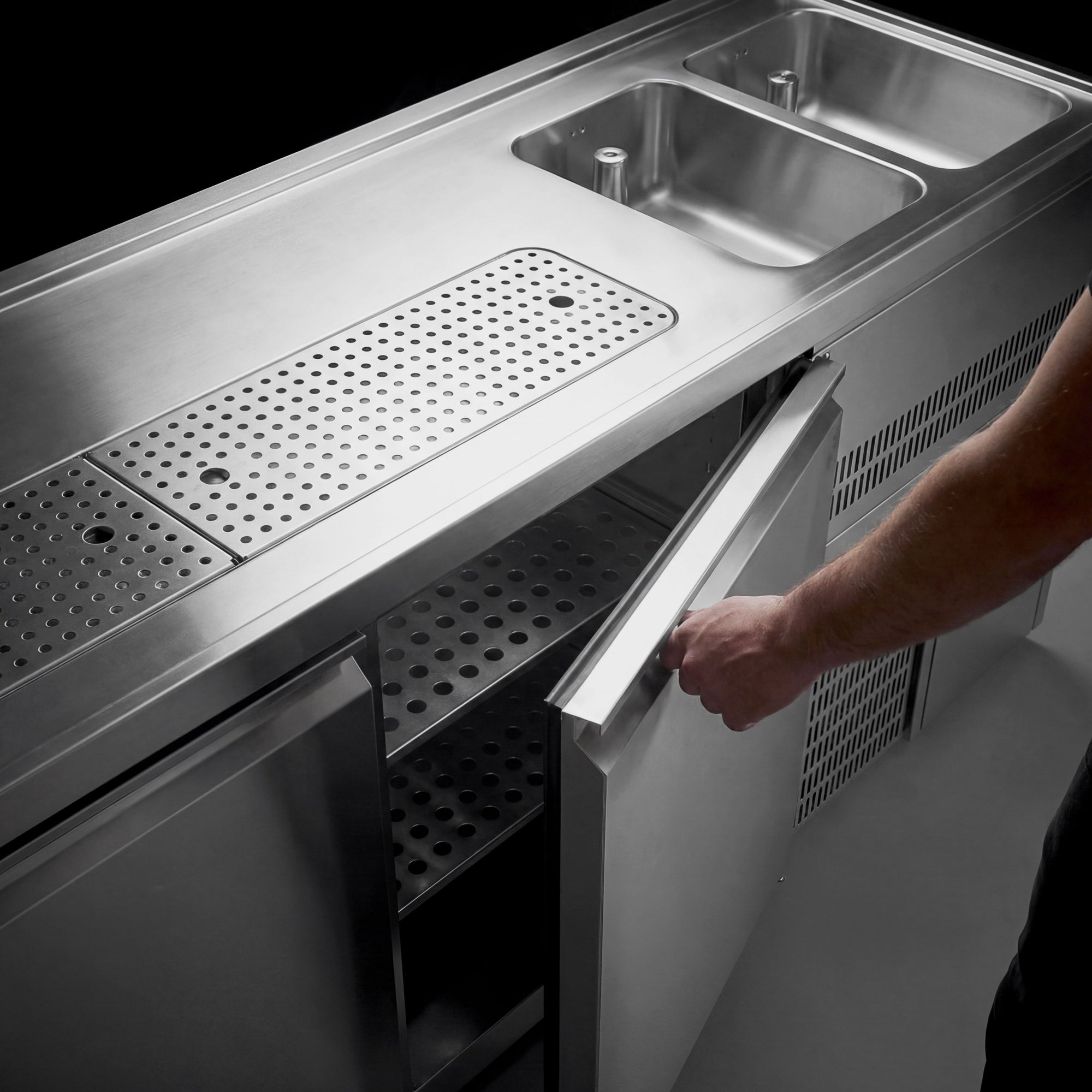 GGM Gastro Výčepní Pult Premium PLUS 2500 x 700 mm 3 Dveře