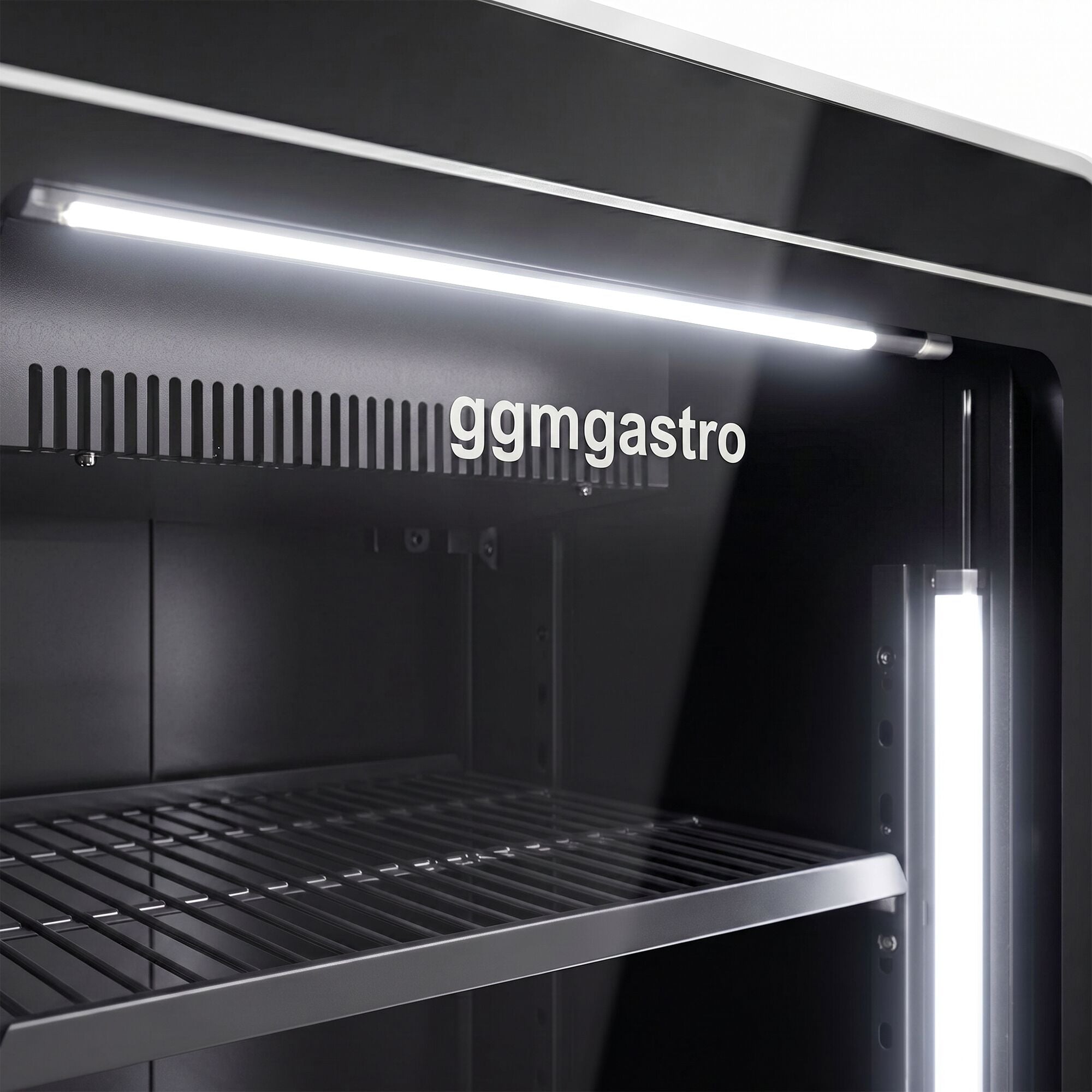 GGM Gastro Getränkekühlschrank 560 l Glastür LED Schwarz
